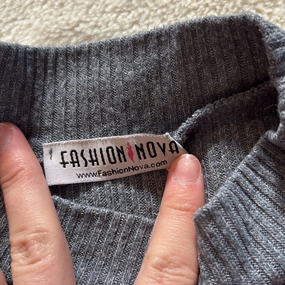 Fashion Nova Ribbed Bodysuit Size XS | Mock Neck | Flutter Sleeves | Stretchy | - Picture 2 of 5